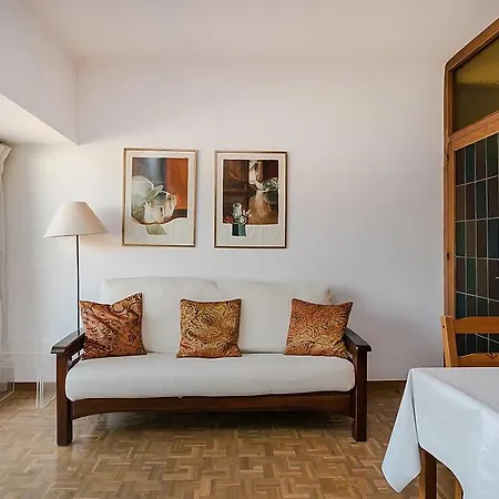 Cozy 2bed With Private Terrace Apartment